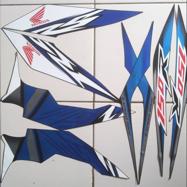 Stiker striping Sonic rs 150r 2019 hitam biru