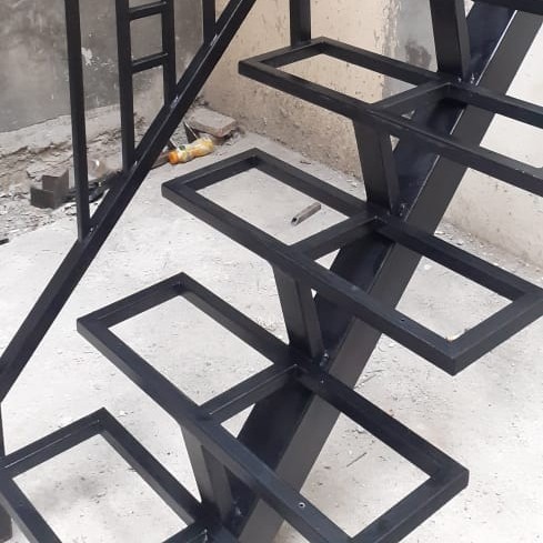 tangga besi hollow minimalis