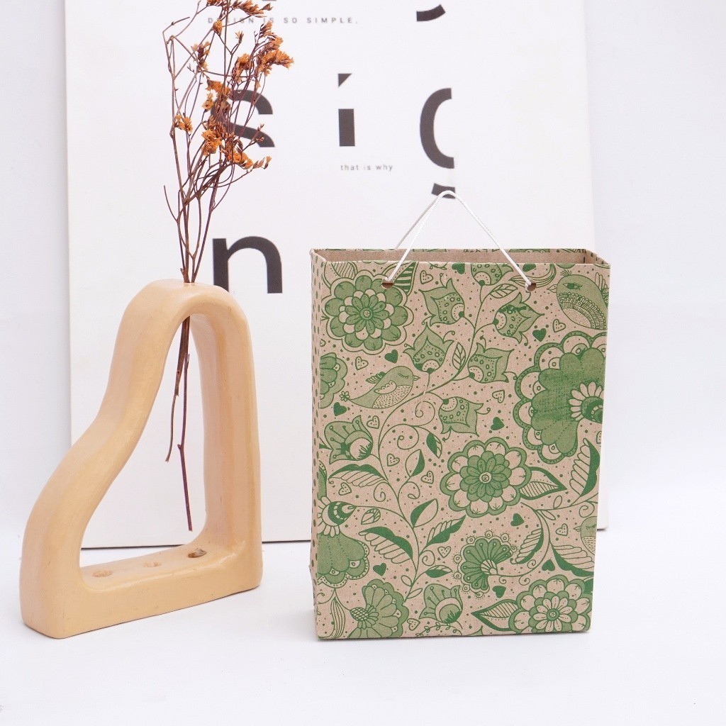 

PAPER BAG KECIL BATIK / PAPERBAG MOTIF 13 X 17 X 4 / TAS KERTAS PERNIKAHAN PAPER BAG GIF / TAS KADO