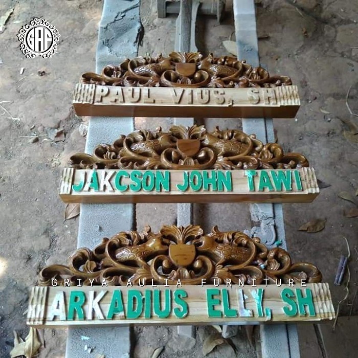 Papan nama kayu jati ukir pelengkap kantor dekorasi kantor