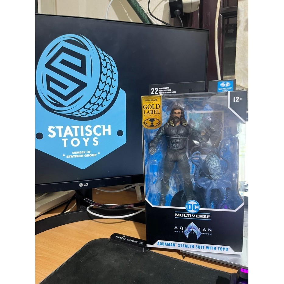 MCFARLANE DC MULTIVERSE GOLD LABEL AQUAMAN STEALTH SUIT WITH TOPO