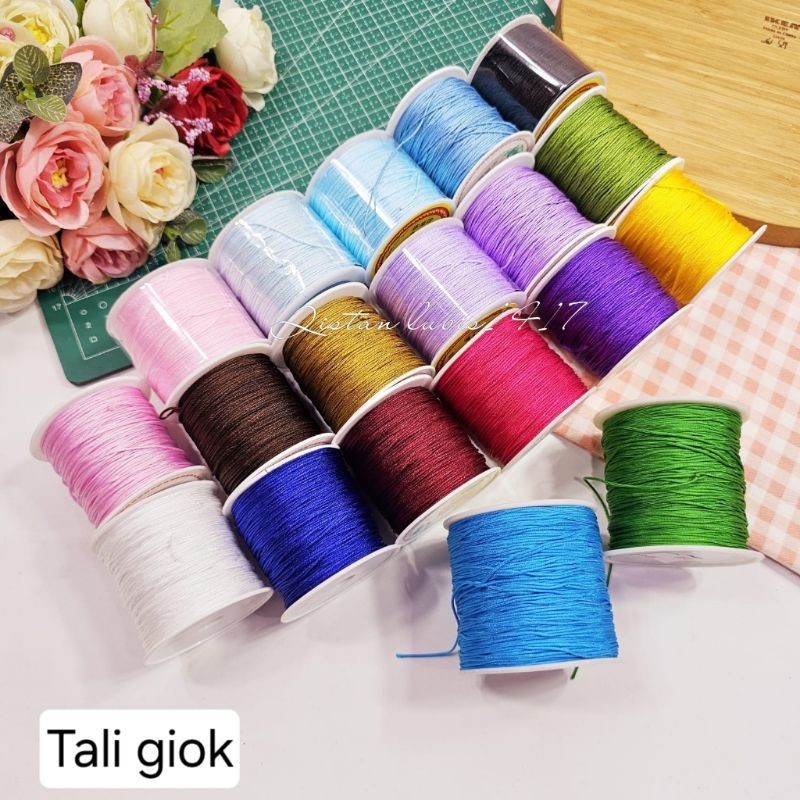 

Tali Giok isi 50 Meter tali gelang 1 Rol Warna Random