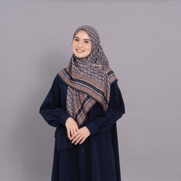 Hijab Motif Segi Empat Deenay Monogram Series VoL.2 - navy