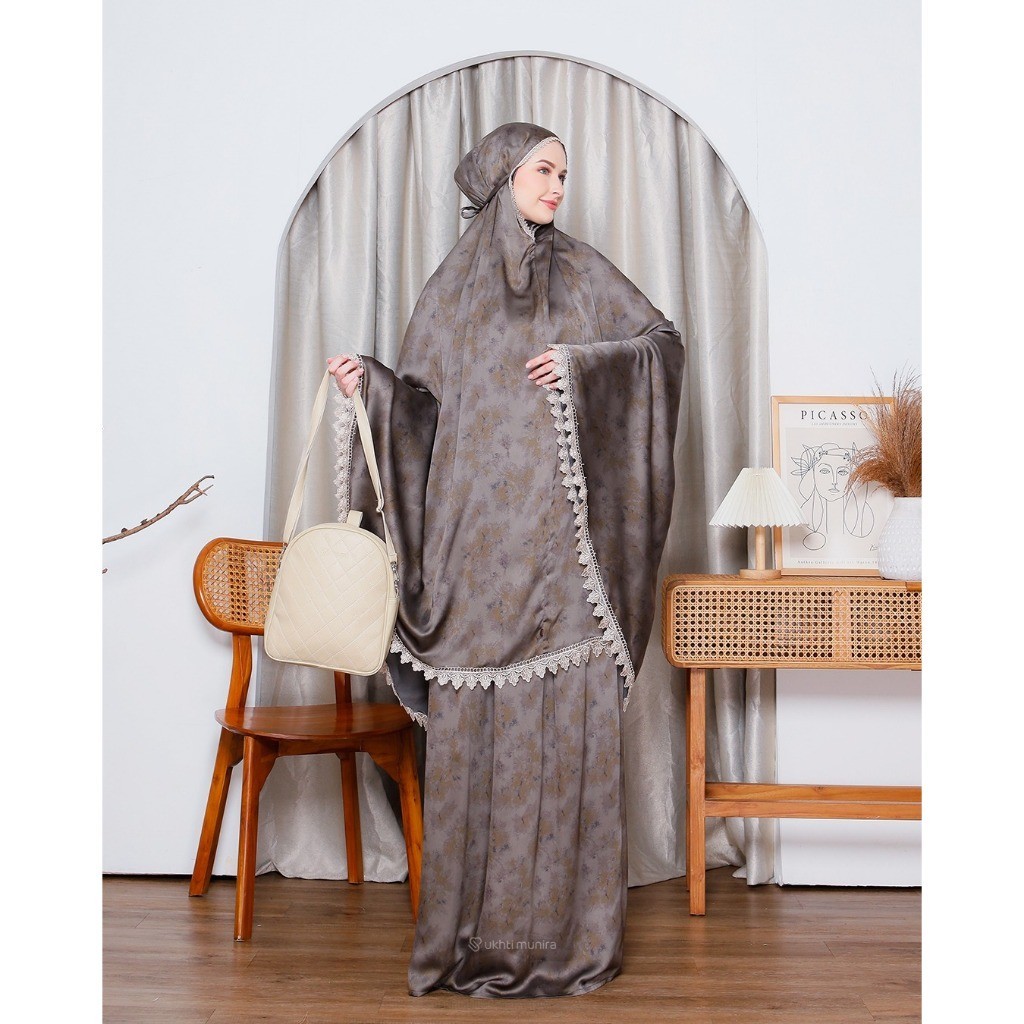 Mukena Efrina By Ukhti Munira | Mukena Silk | Mukena Travel | Mukena Adem | Mukena Traveling | Hijab