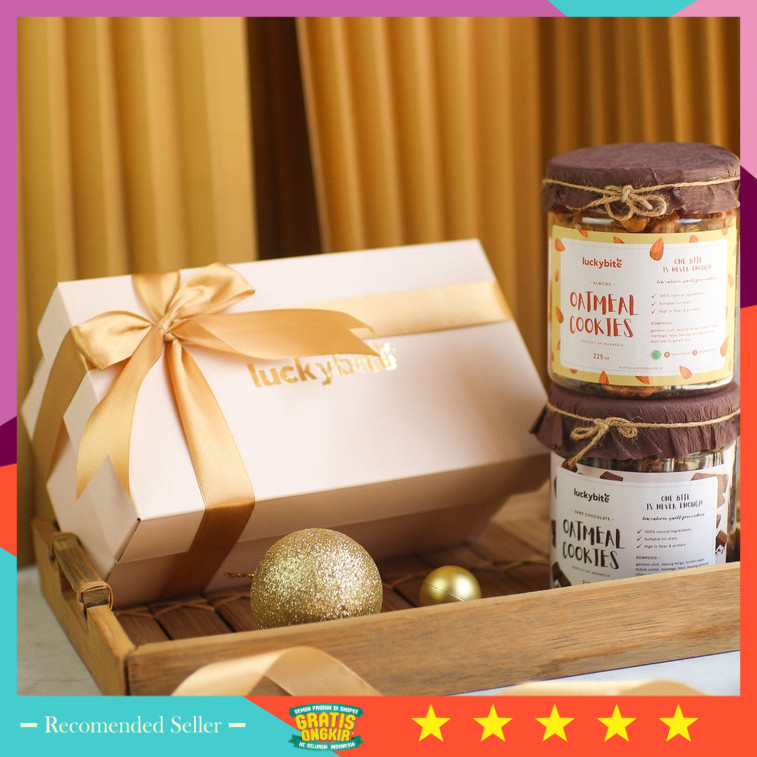 

Hampers Wedding Anniversary Wisuda Keren Unik / Hampers / Gift Box / Kado - Semi Hardbox - Oatmeal Cookies 2 Jar + FREE Greeting Card + Pita + Bubble Wrap | LUCKYBITE