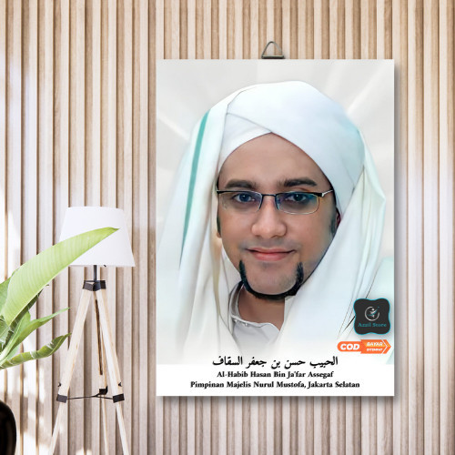 Bingkai Poster Kayu Foto Habib Hasan bin Ja'far Assegaf Ulama Wall Decor Kayu Frame
