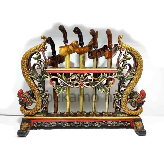 

Jagrak Stand Dudukan Keris Model Dragon Klasik Sungging Isi 5 SH3532