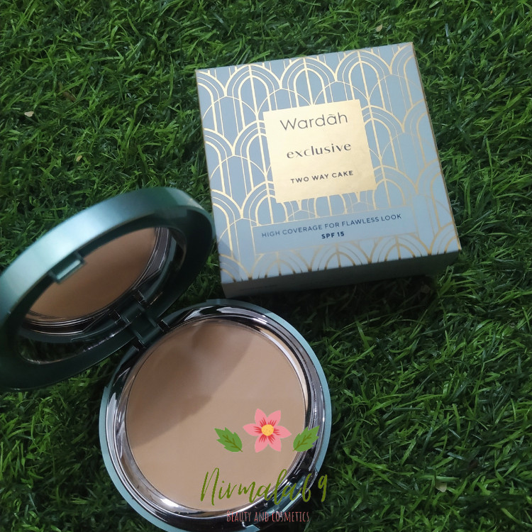 Wardah Exclusive Two Way Cake SPF15 04 Natural /bedak padat wardah/foundation ringan/bedak padat/dem