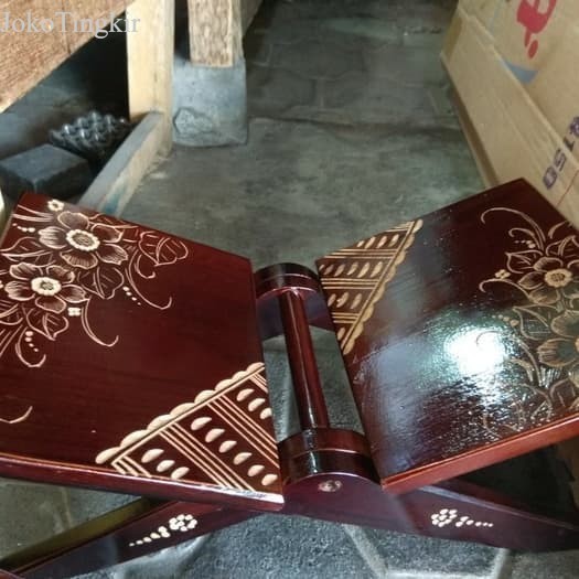 

REKAL KAYU JATI UKIR BUNGA MEJA BACA KITAB SUCI DAN AL-QURAN murah