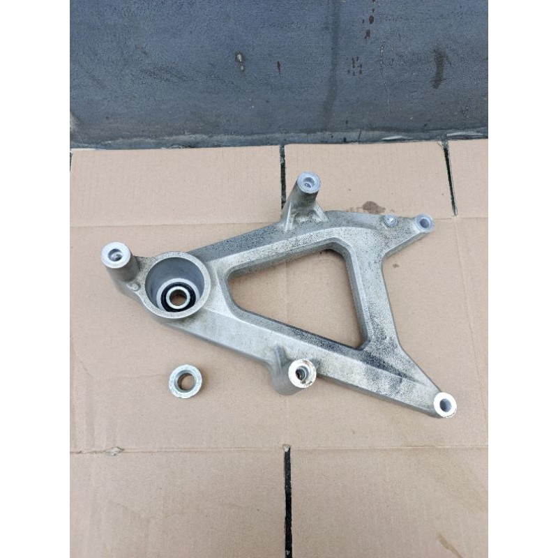 Swing arm arem dudukan knalpot Vario 160 Fi original copotan
