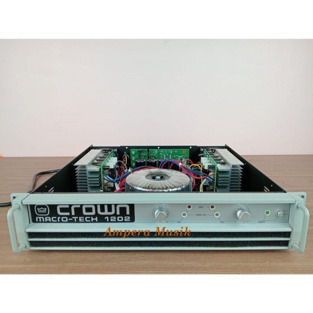 Power Amplifier Crown Macro Tech 1202  / Macro Tech 1202