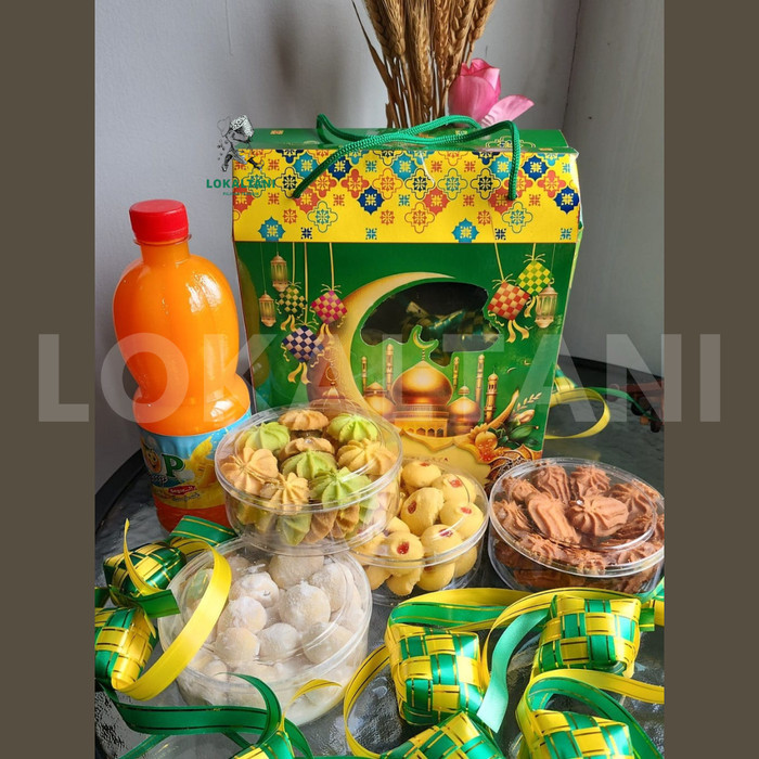 

Paket Kue Kering Lebaran Isi 4 Toples Kue+Sirup 1000ml/Parsel Lebaran