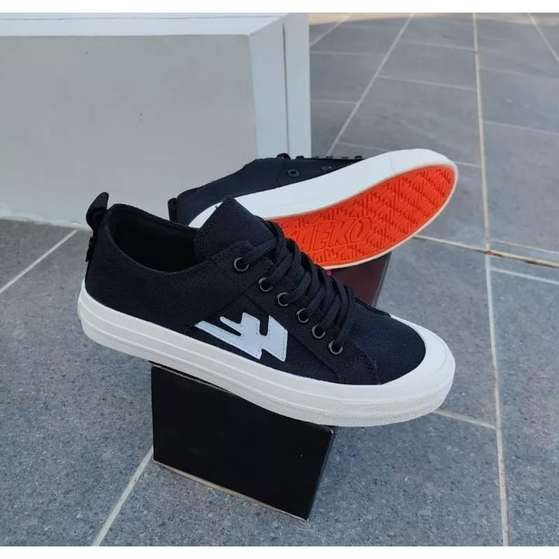 Sepatu Keren Remaja Unisex Pria Wanita Bahan Bagus Kekinian Modern Model Terbaru / Sneakers Aeko/SEP
