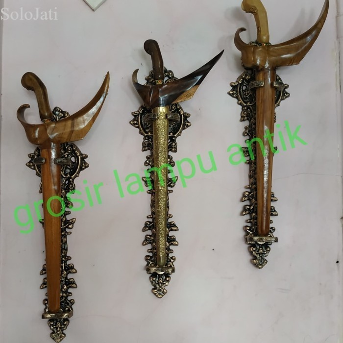 

blawong tempat keris tempel dinding ukir antik Murah