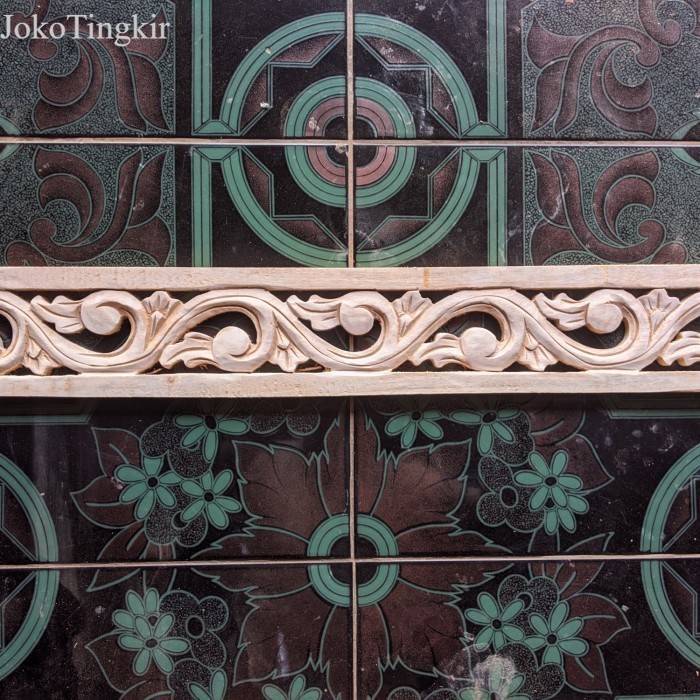

Ornamen Ukir Kayu Lung Lis 60cm x 9cm - Ukir Kayu Tempel Lung Lis murah