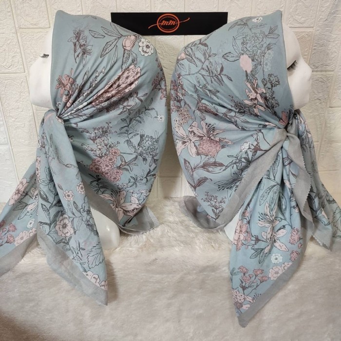 HIJAB SEGI EMPAT VOAL MOTIF BUNGA PEACH BIRU MUDA KERUDUNG JILBAB