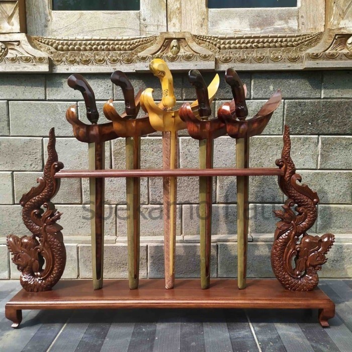 

Jagrak Dudukan Keris Motif RajaNaga Ukiran Istimewa SH3532
