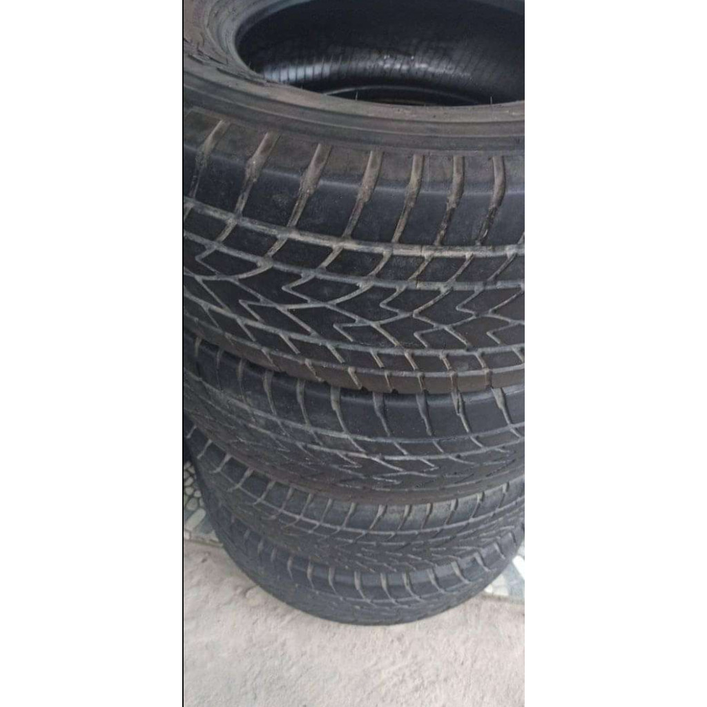 ban mobil ukuran 265/70 R 15 kondisi barang second 75 persen Redy stok