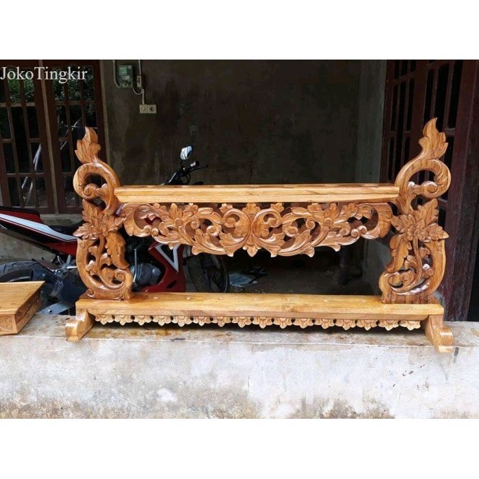 

jagrak keris isi 9 bahan jati ukiran kembangan finishing FN0301 murah