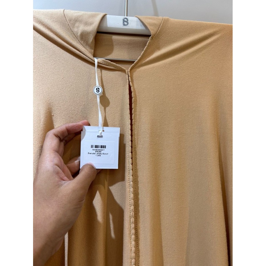 Buttonscarves Everyday Jersey Slip On - Latte