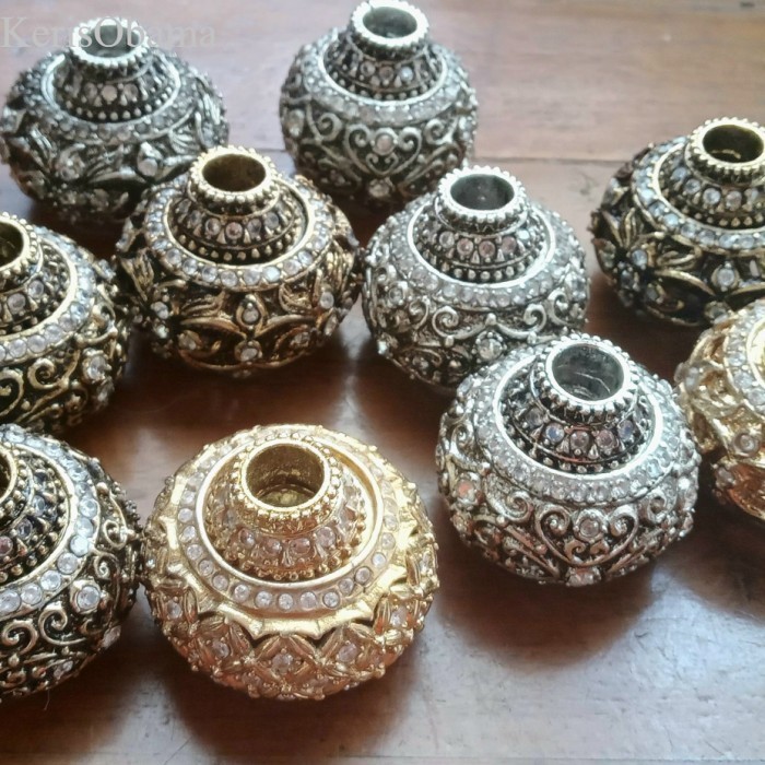 

pendok dan selut Antik