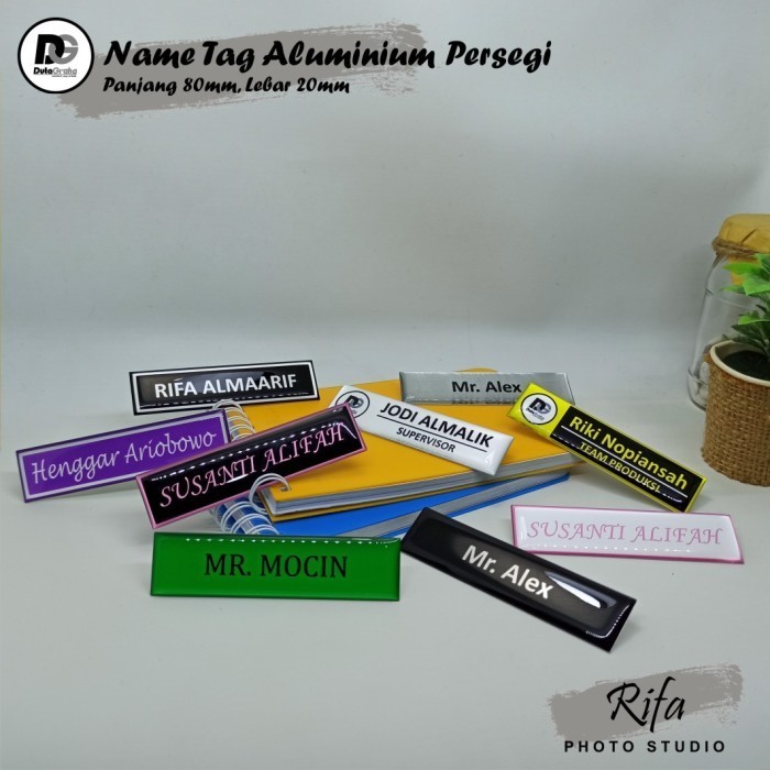 

Nama Dada Peniti - Hitam+Peniti, Hanya Nama