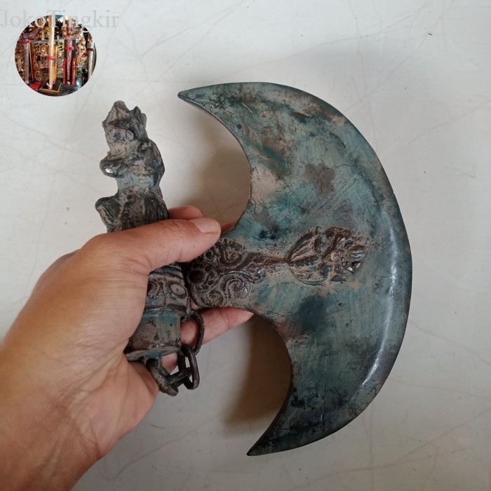 

Pusaka Kapak Rantai Pandito Antik Unik antik