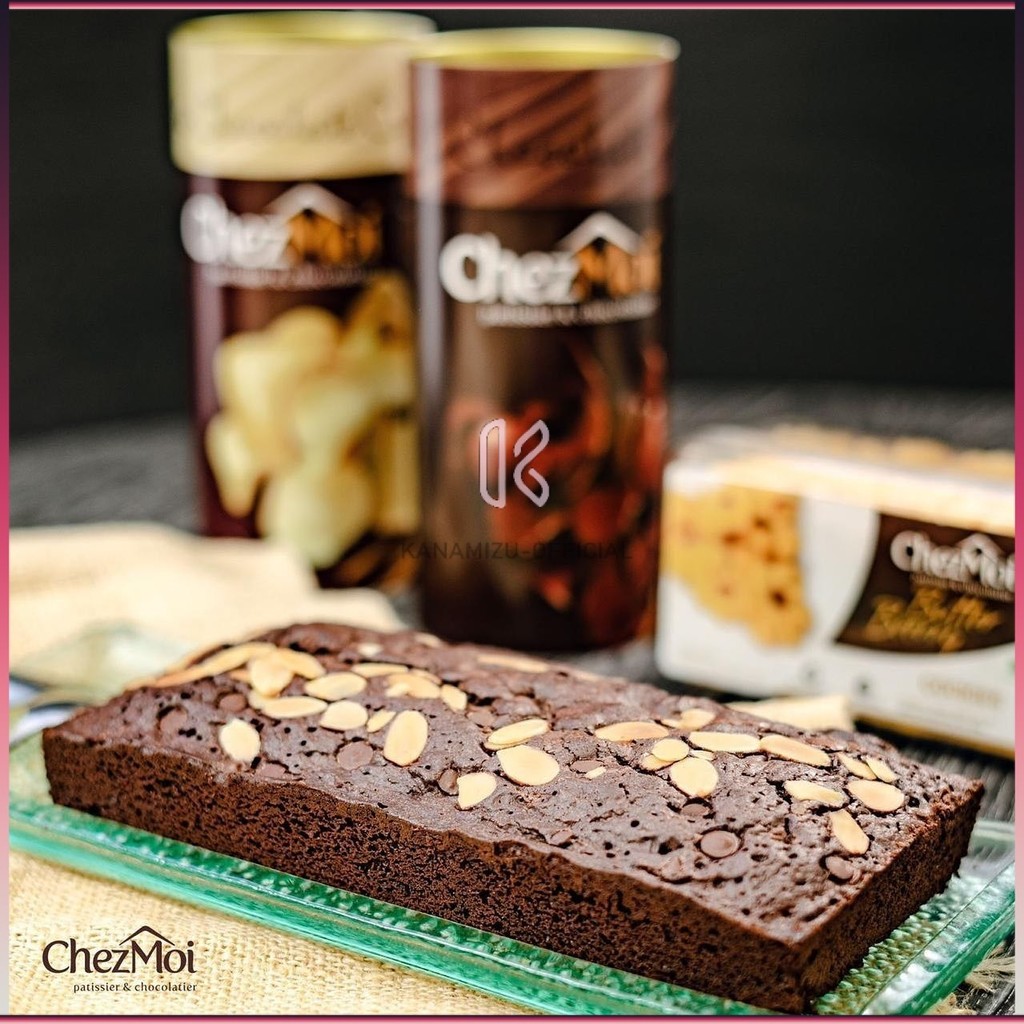 

ChezMoi Brownies Fudgy Almond Premium, Coklat & Almond untuk Hadiah Wisuda, Lebaran, Oleh-oleh Jogja