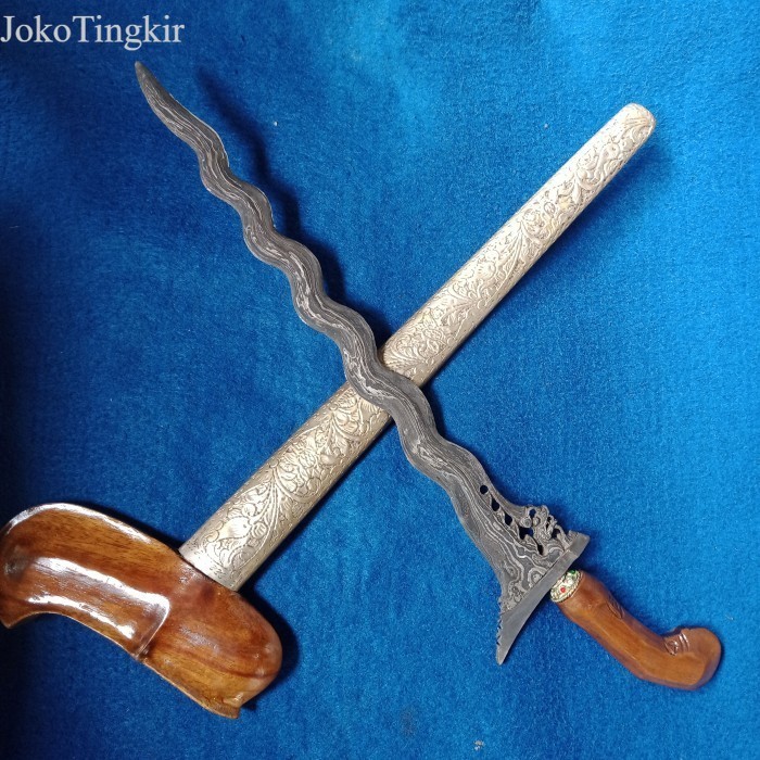 

Keris Naga Siluman Luk 13 Pamor Pedaringan Kebak antik
