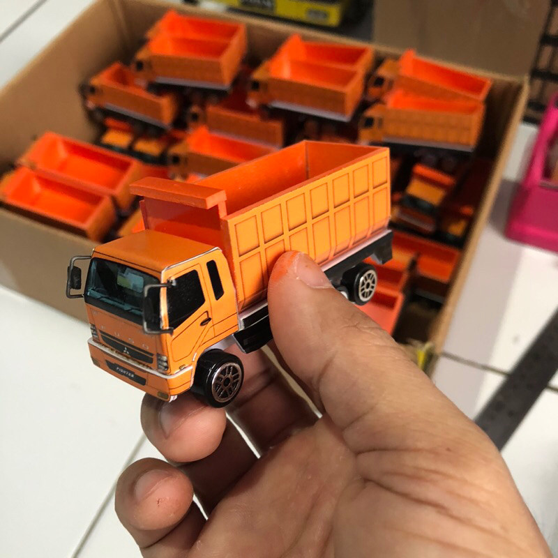 Miniatur Truk Dump FUSO FIGHTER Kecil Skala 1:64   By Tiwi Barabus