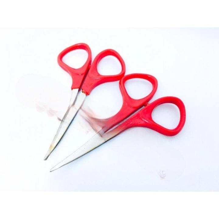 

Gunting bordir merah bengkok
