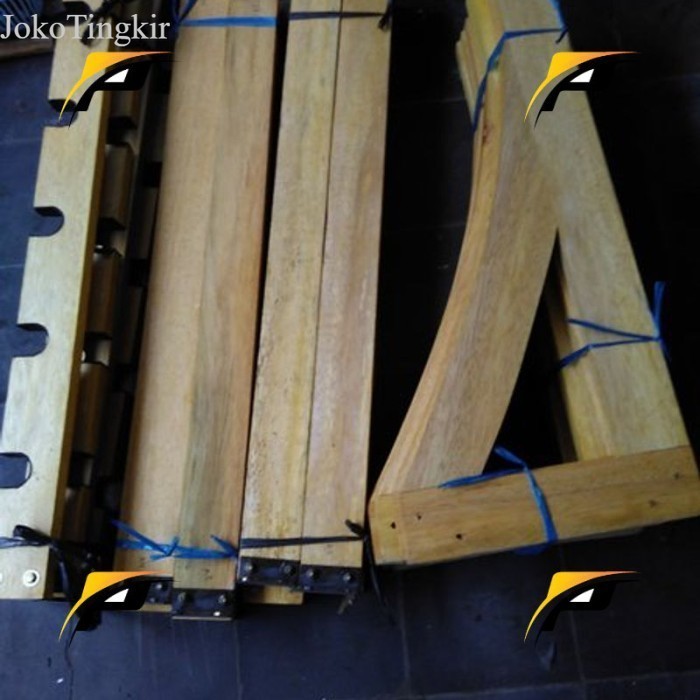 

4 Unit Rak Guitar Akustik Kayu Lapak Khusus murah