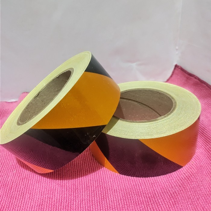 

Sticker Stiker reflective-police line kuning hitam 5cm x 45mtr - kuning hitam ahpzjxks82
