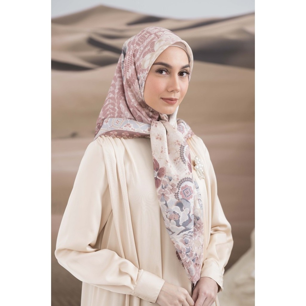 Wearing Klamby | Maharani Scarf - Sand Dune