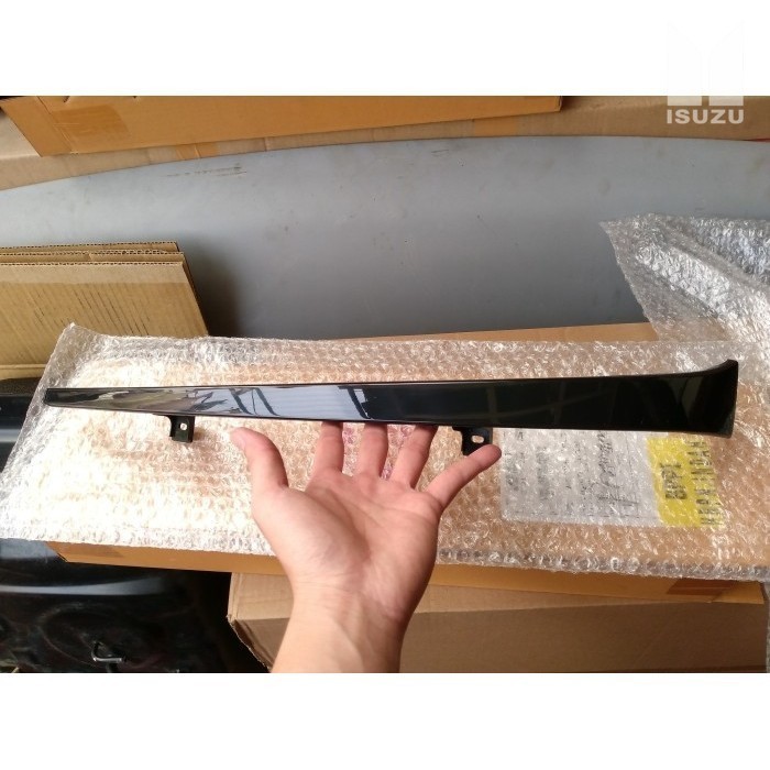 List Garnish Depan Bawah Headlamp Isuzu Panther Kapsul Facelift