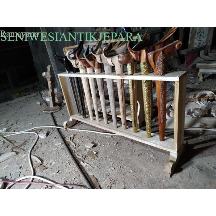

Jagrak keris minimalis garapan alus bahan full jati Isi 10 Antik