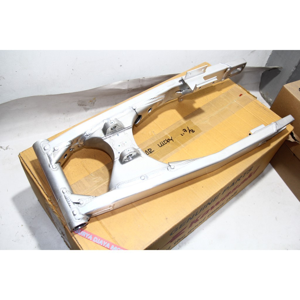 Swing Arem Klx 140 Swing Arm klx 140 original kawasaki 33001-0656