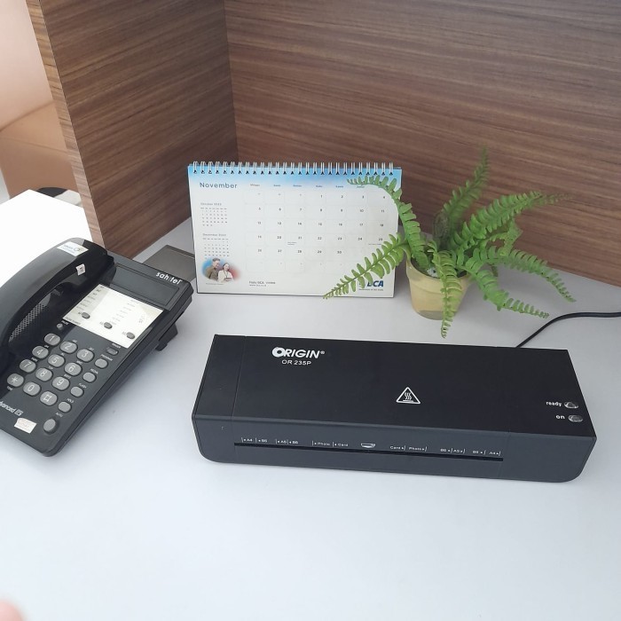 

Mabel Mesin Laminating A4 / Laminating F4 / Laminator Machine ID Card OR235P