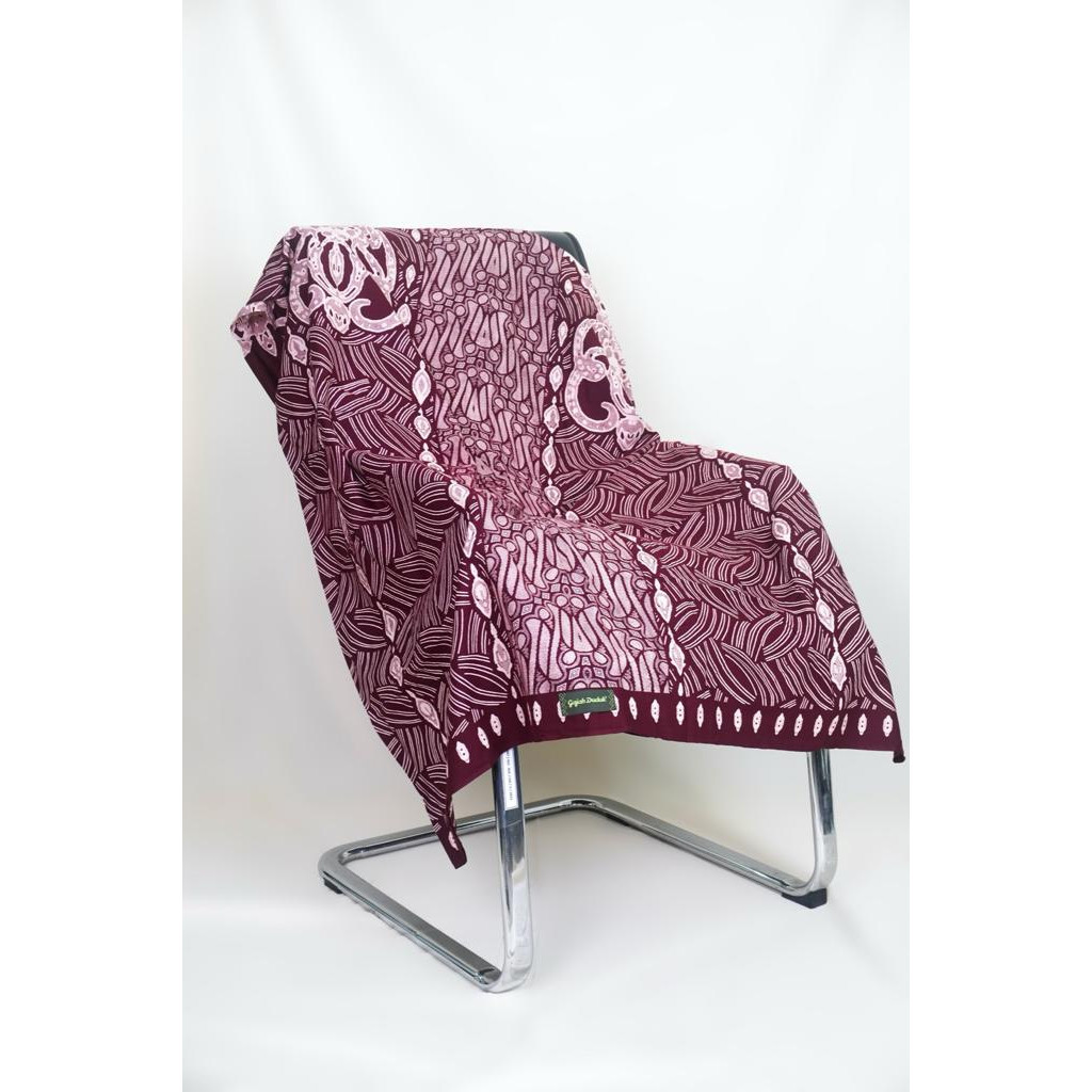 Gajah Duduk - Warisan Exclusive - Sarung Motif Batik Warna Merah