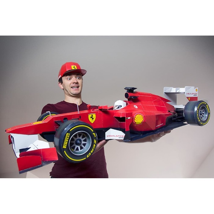 "V.NLN" - DIY Miniatur Papercraft Ferrari F1 dengan Topi F1