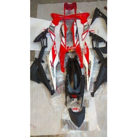 COVER BODY SAYAP  DEPAN BELAKANAG KIRI KANAN SET SONIC 150R WARNA MERAH PUTIH 100% ORIGINAL AHM