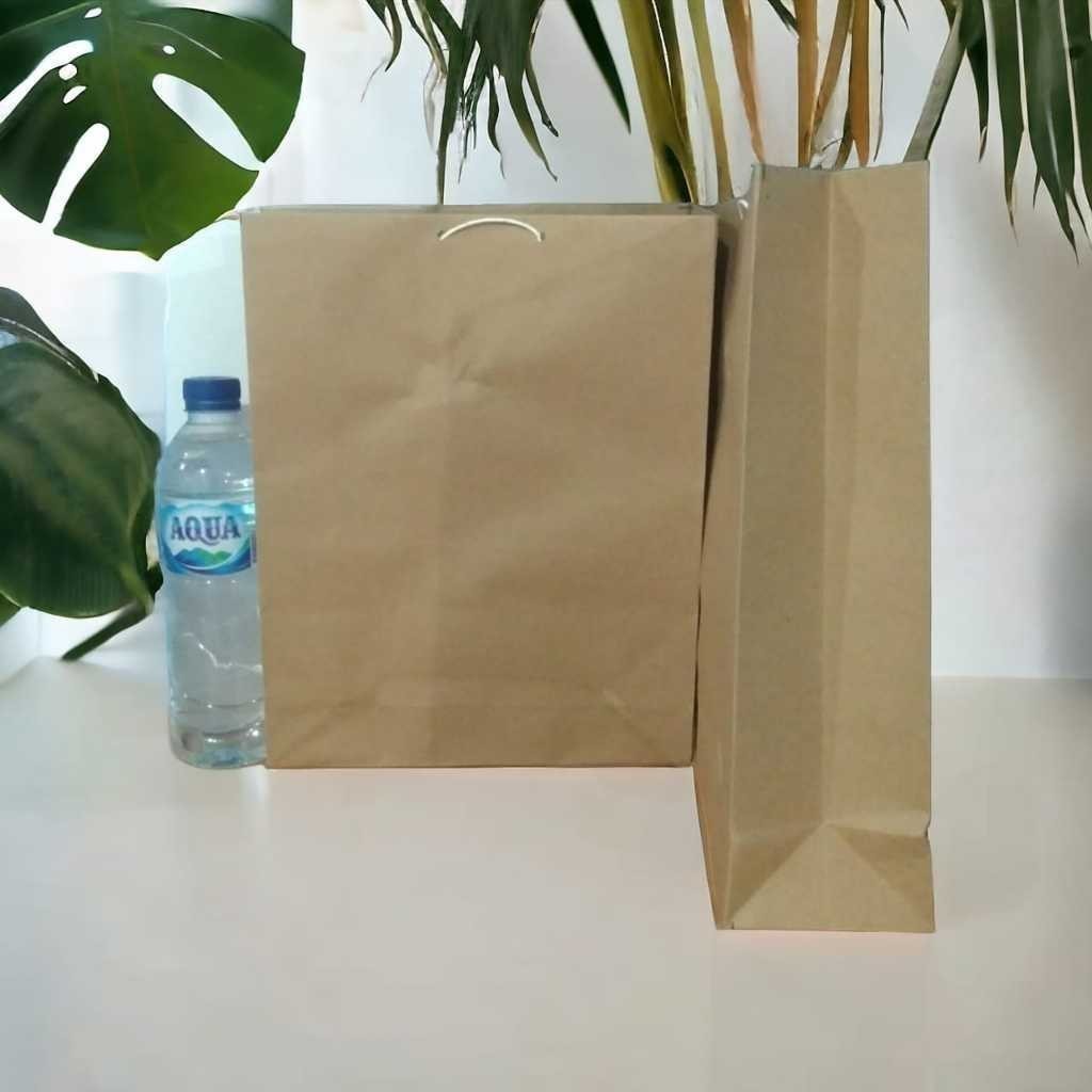 

PAPER BAG POLOS SEMI FOLIO / 24 X 30 X 7 / PAPER BAG KADO / PAPERBAG SOUVENIR / TAS KERTAS