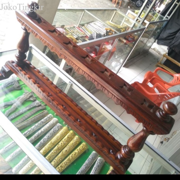 

Jagrak Keris isi 7 kayu jati murah