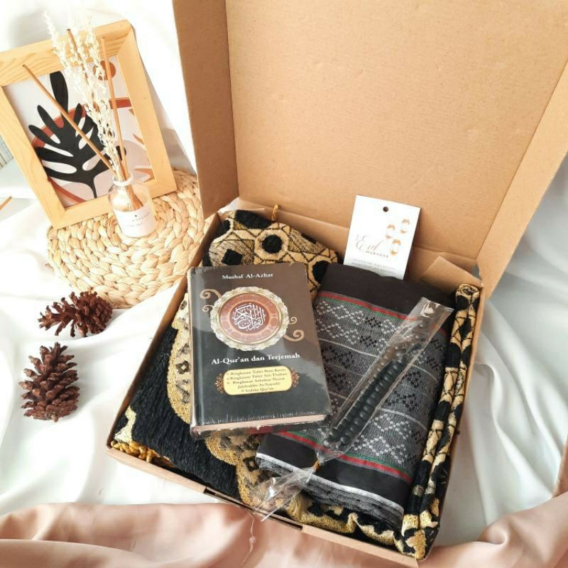 

HAMPERS Lebaran Ramadhan Tarawih JUMATAN COWOK Sarung Koko GIFTBOX Premium KADO Makeflow_id Tobat