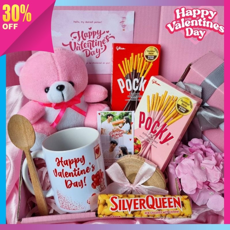 

Hampers Lucu Termurah Terlengkap / Hampers Coklat Valentine / Kado Cewek Romantis / Valentine Gifbox Boneka Beruang ( ERLIN )