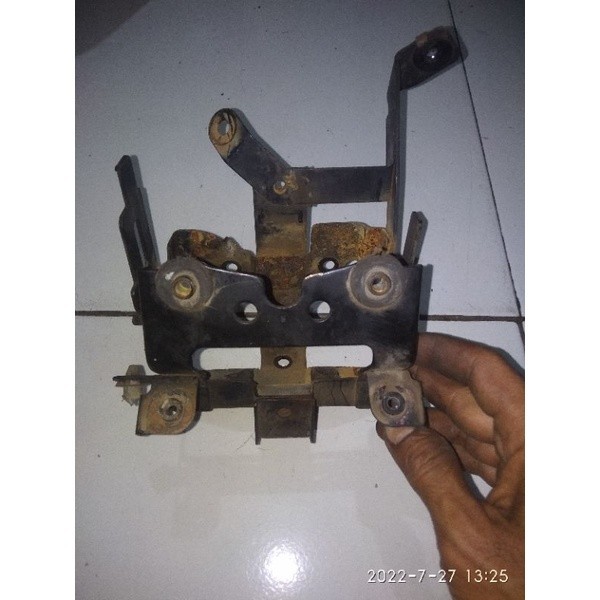 tempat aki Vario karbu 110.barang second copotan original braket dudukan aki vario110 karbu