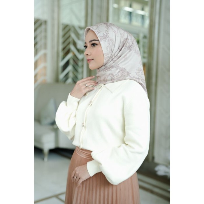 Wearing Klamby Pandai Sikek Series Scarf - Gadang