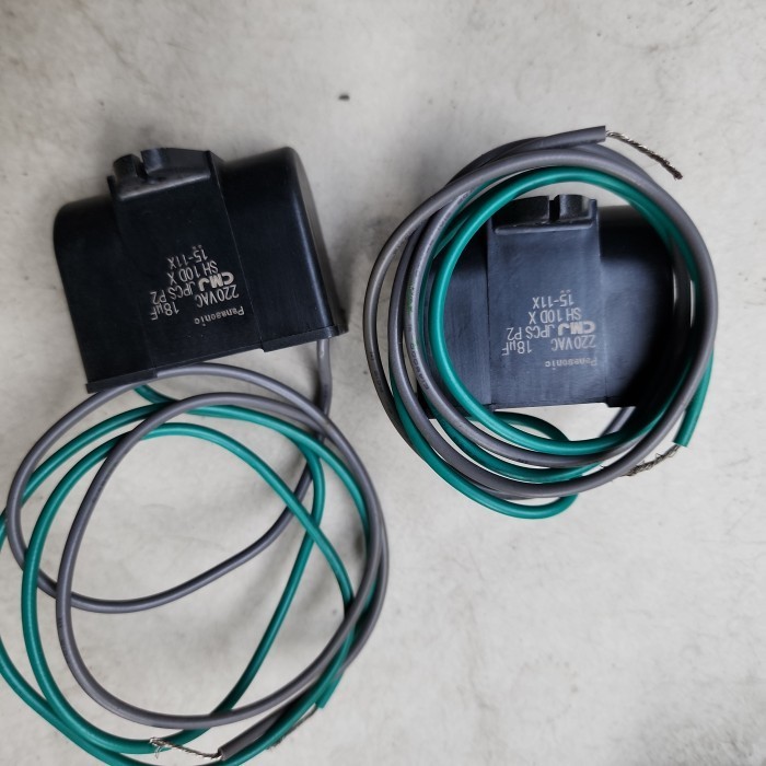 capasitor panasonik 18uf 220VAC RK27