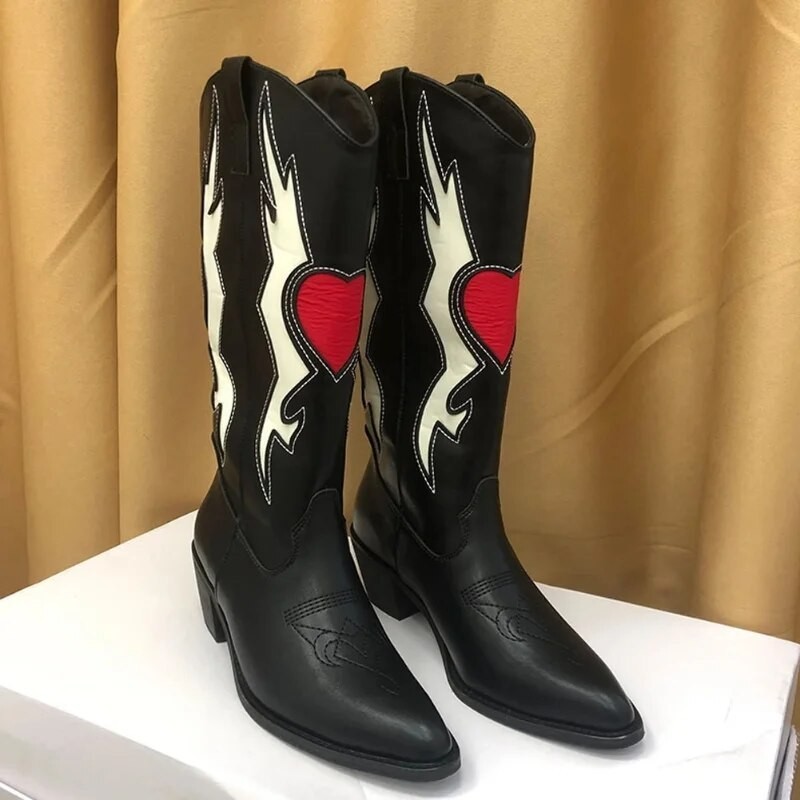 Sepatu bot wanita cinta hati, sepatu bot tengah betis lucu untuk wanita, sepatu koboi hak Chunky, SE