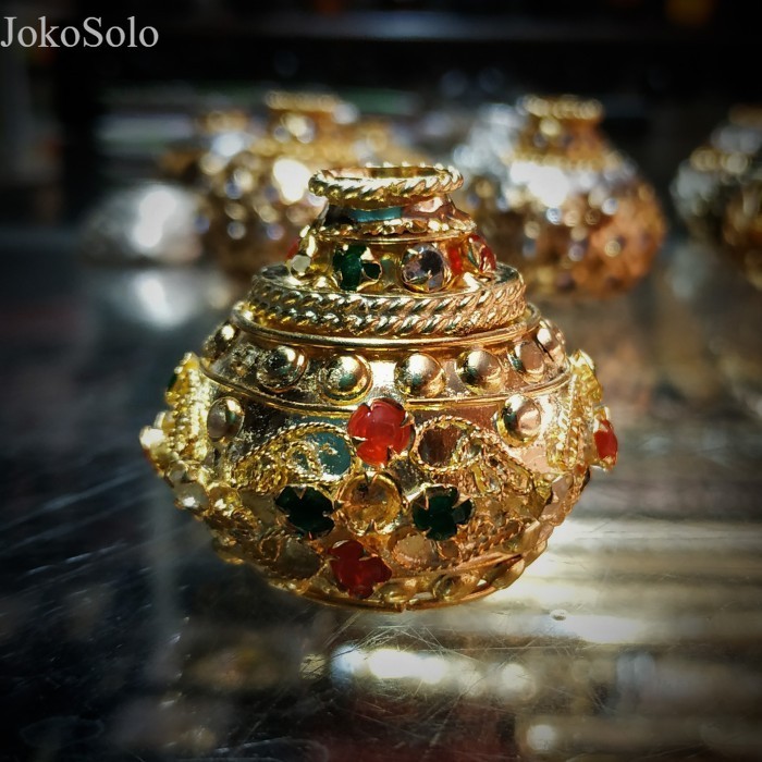 

Mendak Selut Cincin Keris Rujak Wuni Kuningan Hias Permata antik